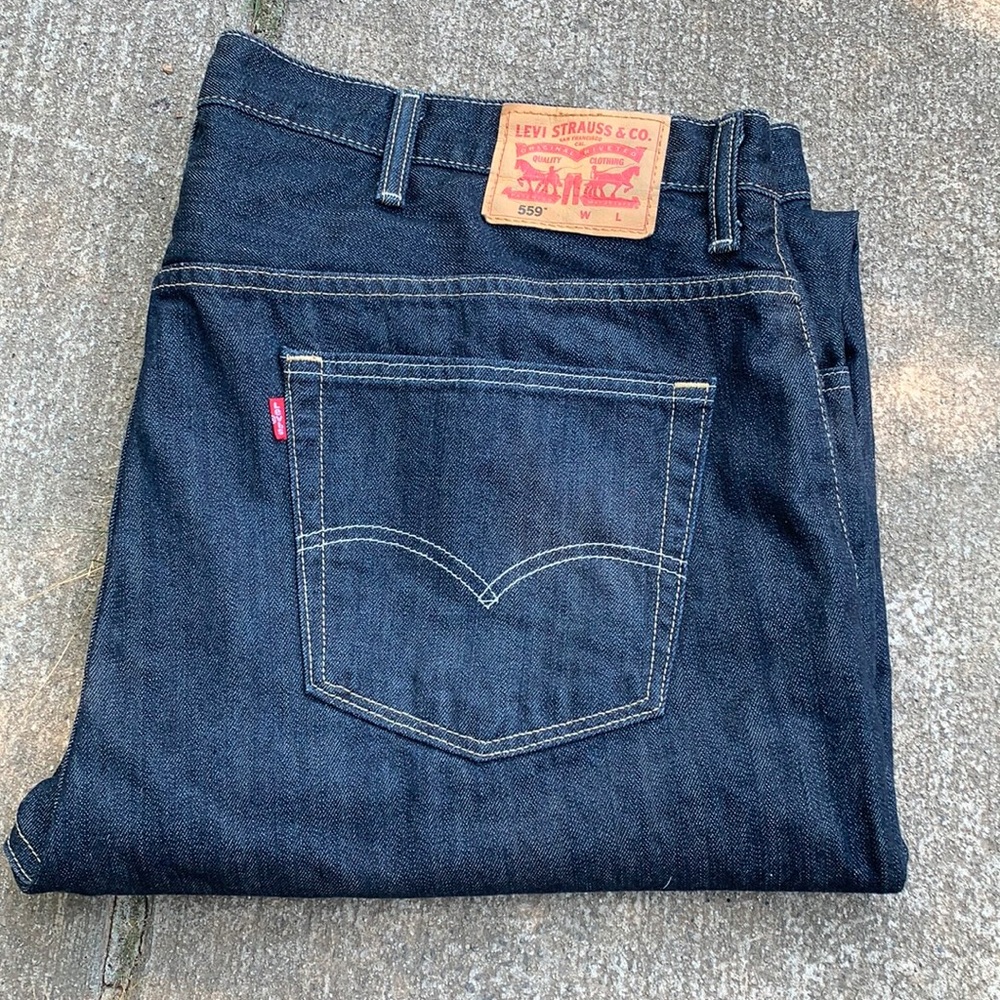 Men Levi Jean size 46x29 style 559